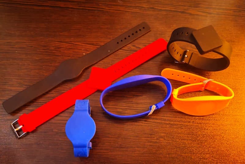 تصویر نمونه از Rubber wristbands and armbands. شرکت سپنتا پیشه پاسارگاد